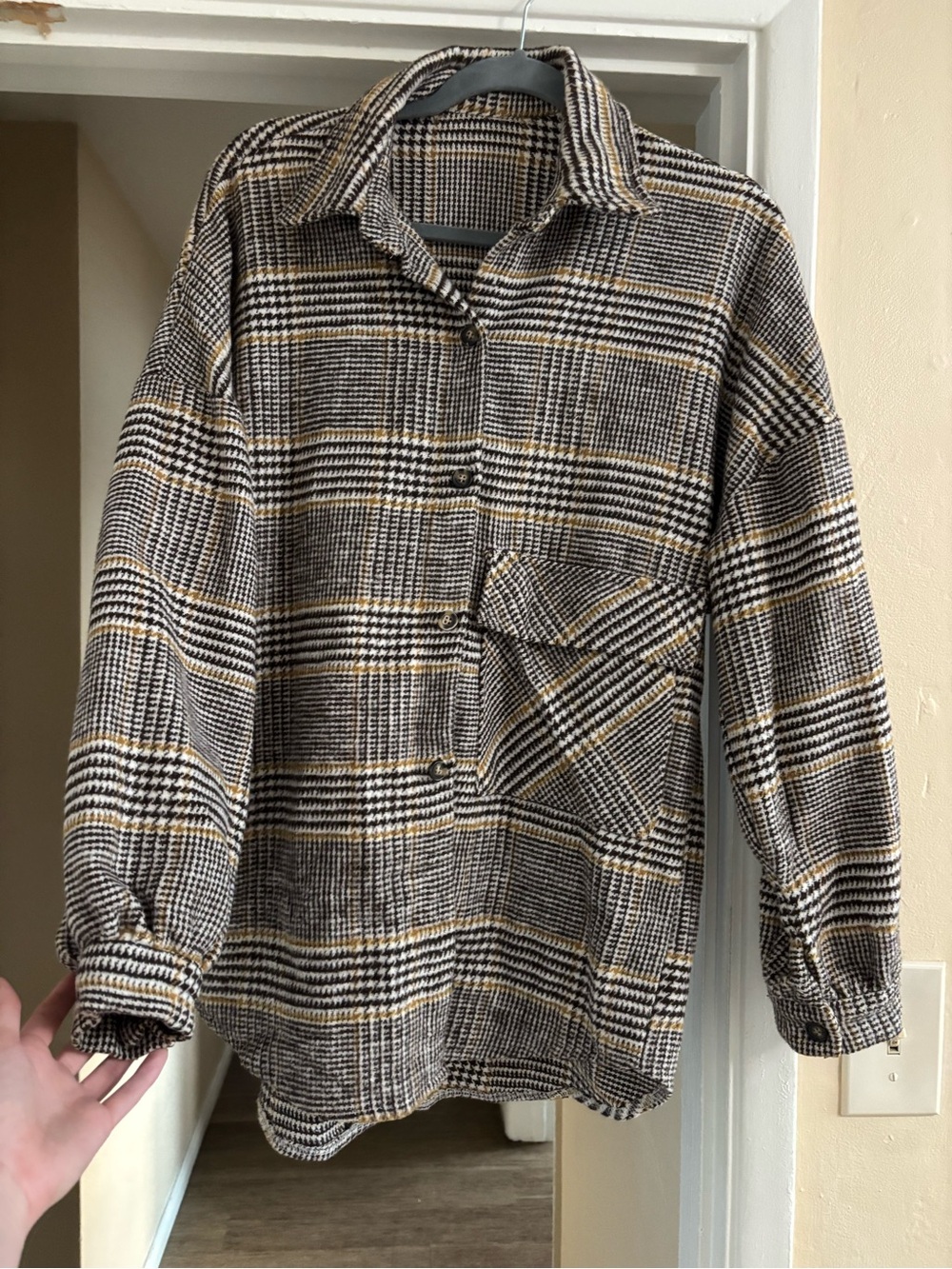 Womens Plaid Button-Up Shirt Jacket - Brown/Black/White